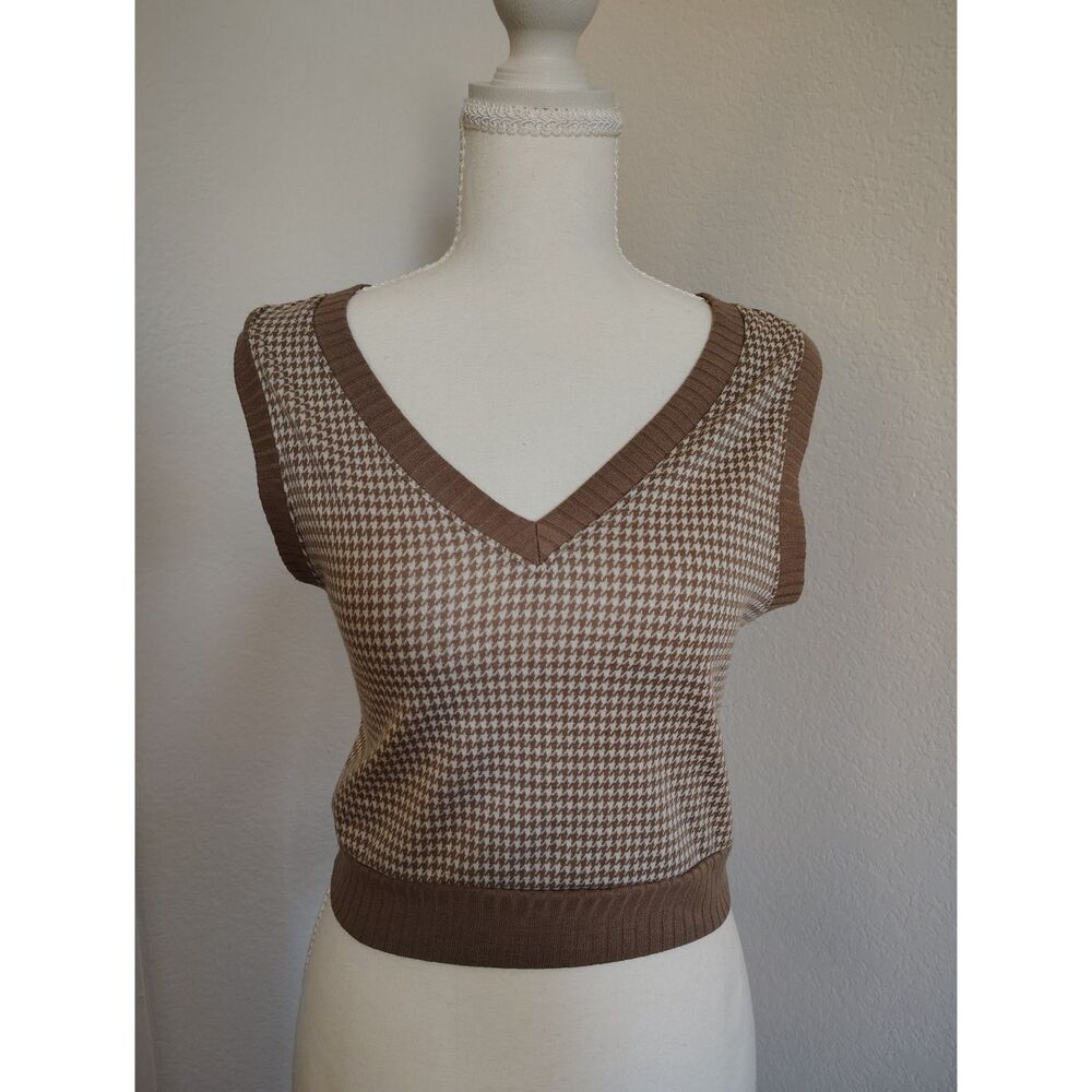 90's Vintage Style Cropped Knit Vest Dark Academia Preppy Houndstooth Top